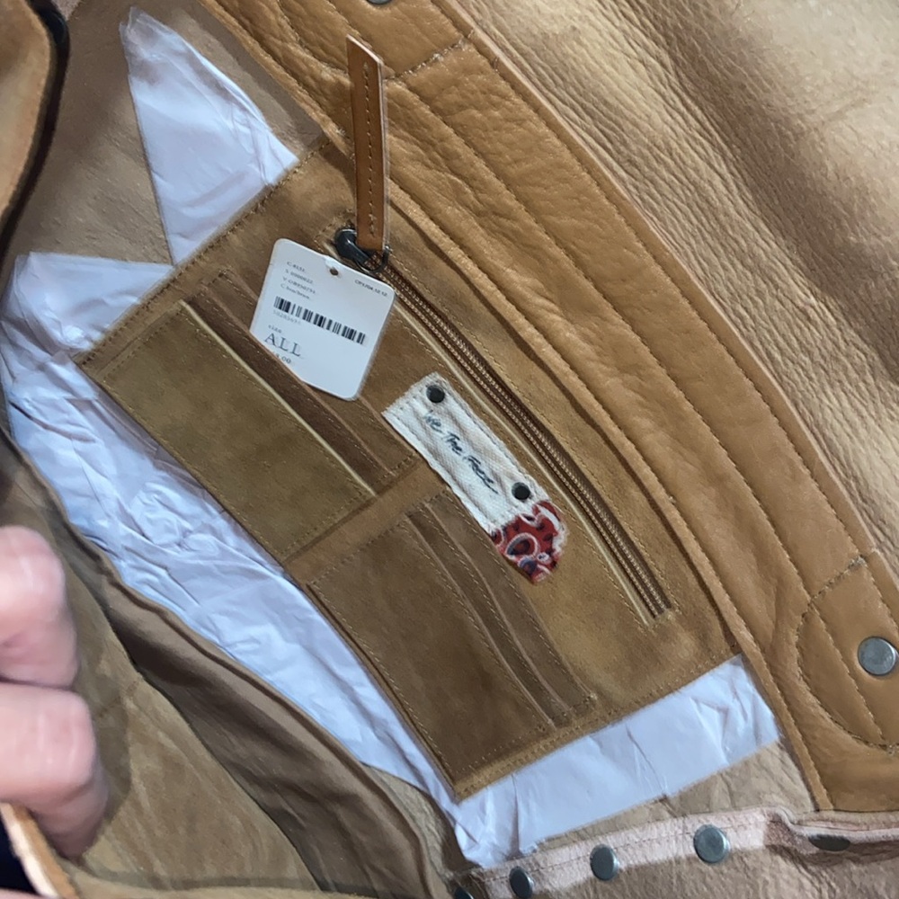 NWOT FREE PEOPLE Portland Distressed Messenger Bag - Picture 6 of 9